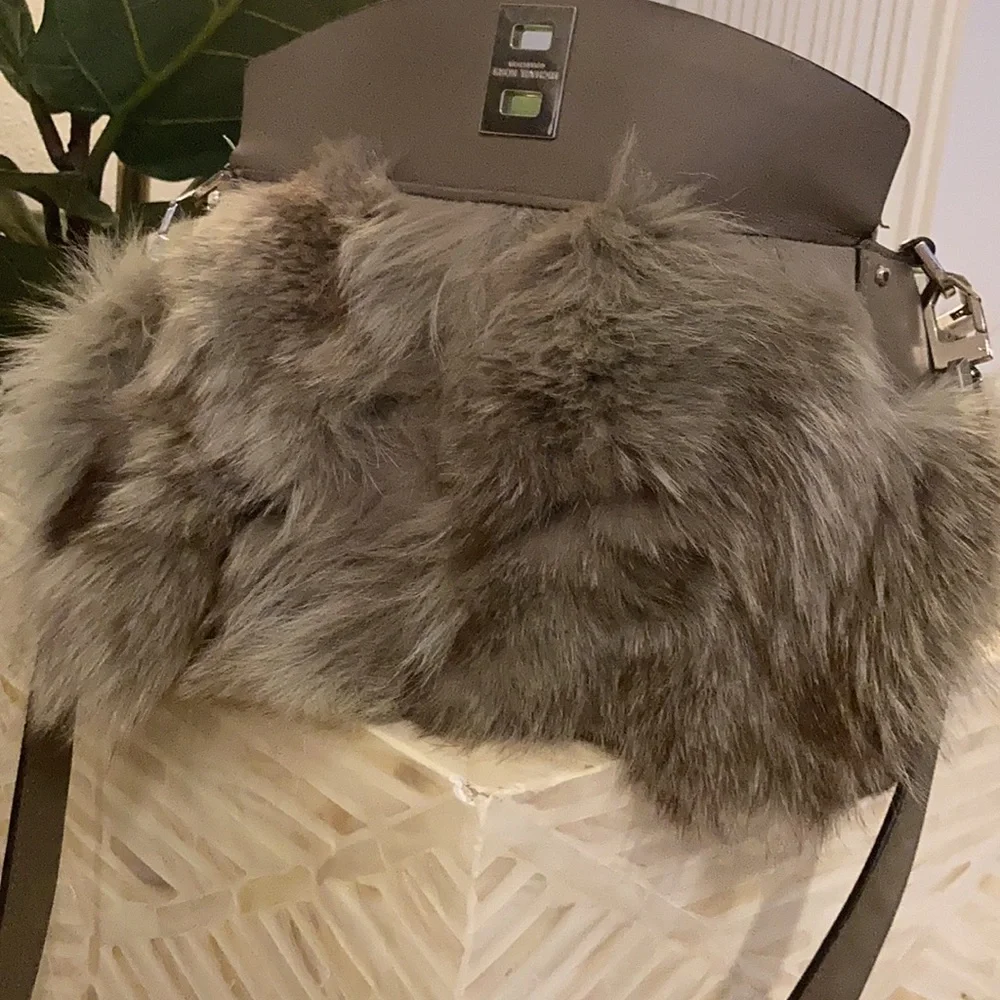 🎁 ⭐️ 💼 Rare Michael Kors collection fox fur Miranda bag⭐️ - Picture 3 of 17